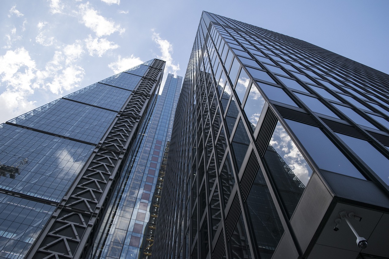 英特集團股票深度解析及前景展望