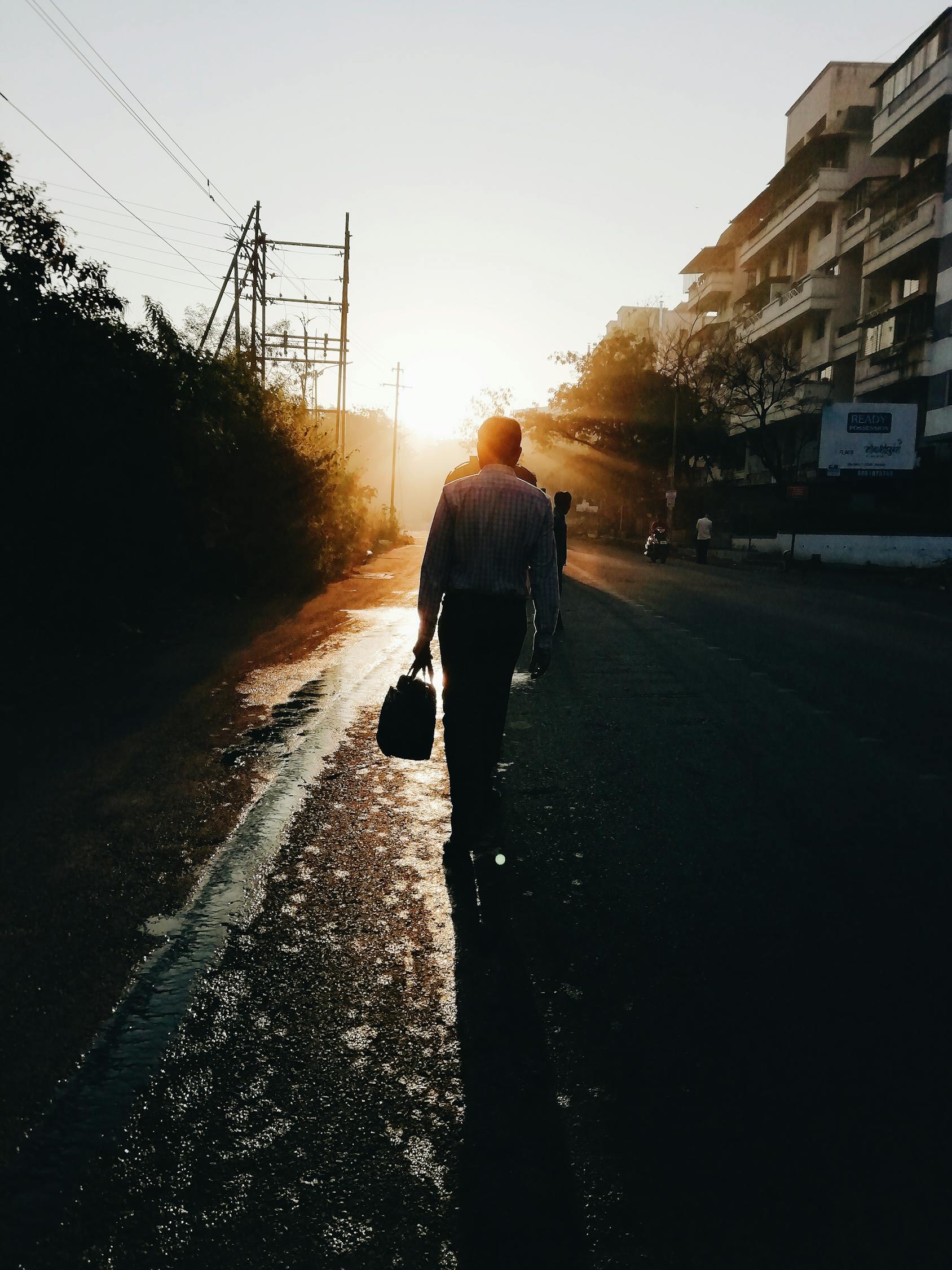 你是人間理想電視劇，探尋理想人生的深度與意義